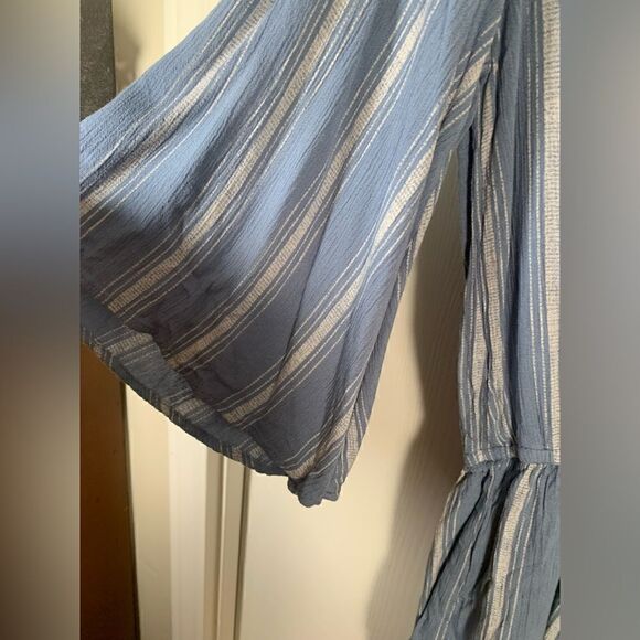 Blue life GUC blue/white striped bell sleeve shorts romper Size Small - Picture 4 of 8